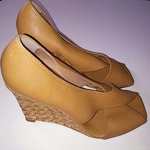 BCBG Maxazria tan leather wedge 4" heels